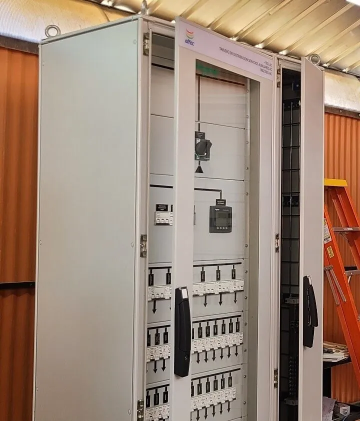 Tableros Compartimentados de Distribución AC/DC para Subestaciones de 115 kV — ELFEC